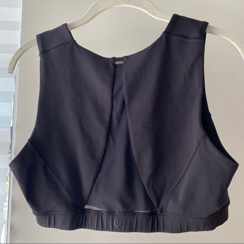 Black Lululemon sports bra
